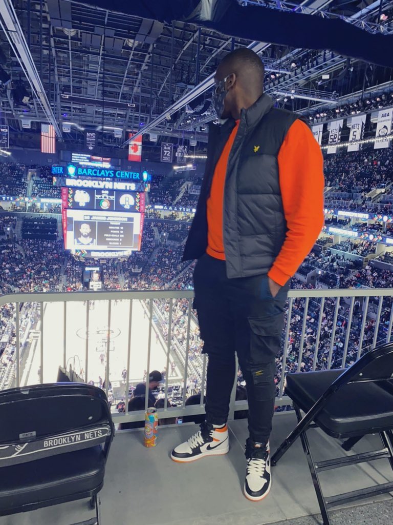 KriiKouuz243RDC's tweet image. Nouvelle Jordan aux pieds j’aimerais toucher le ciel 🗽🇺🇸 #TimesSquare #StatueOfLiberty #BrooklynBridge  #BrooklynNets #BarclaysCenter