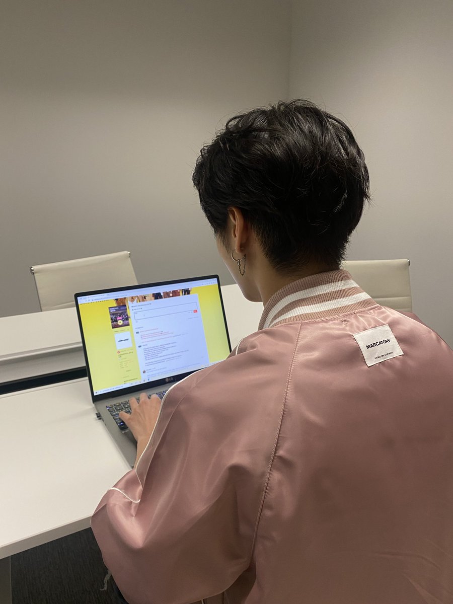 ddeonghaw's tweet photo. ATINY come in ~ oh? didn’t see you there but i’ll see you in the livestream because i’ll be on live to celebrate my birthday. i’ll be there in a bit! https://t.co/HeYcvemvJC