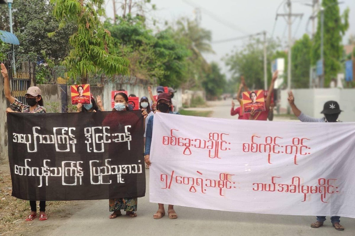 katycho22222's tweet photo. Pro-democracy activists from #Kalay Twp,gathered and staged a strike as 420th day,to eliminate fascist regime,despite the Junta’s barbarities.🙏🏽💪🏽✊🏽

#WhatsHappeningInMyanmar  
#2022Apr3Coup 
#HelpMyanmarDigitalStrike https://t.co/j85Ypgb962