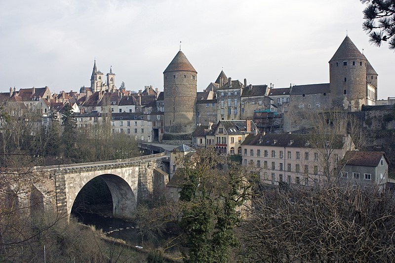 MonumentumFr's tweet photo. Château à Semur-en-Auxois (Côte d'Or).  #Patrimoine #MonumentHistorique 👉 https://t.co/Yv11tJJgx6 https://t.co/DuRvl2QBx3