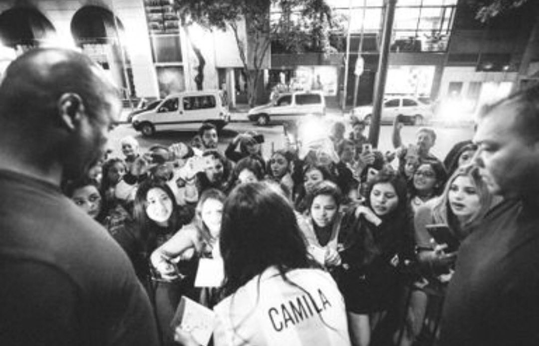 smthrowbacks's tweet photo. one week till weโre reunited on the #NeverBeTheSameTour ๐ฉ๐๐ฉ
@Camila_Cabello via Instagram 4 years ago today! https://t.co/XIWXP4D6MR