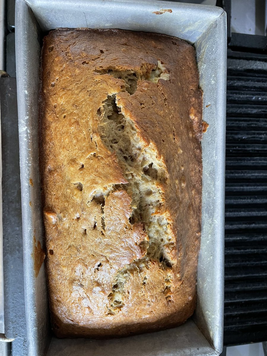 TMK_TinaManiK's tweet photo. The #baking portion of lockdown has commenced. #lockdownbaking #shanghailockdown #bananabread #shanghai https://t.co/eXAC56F7la