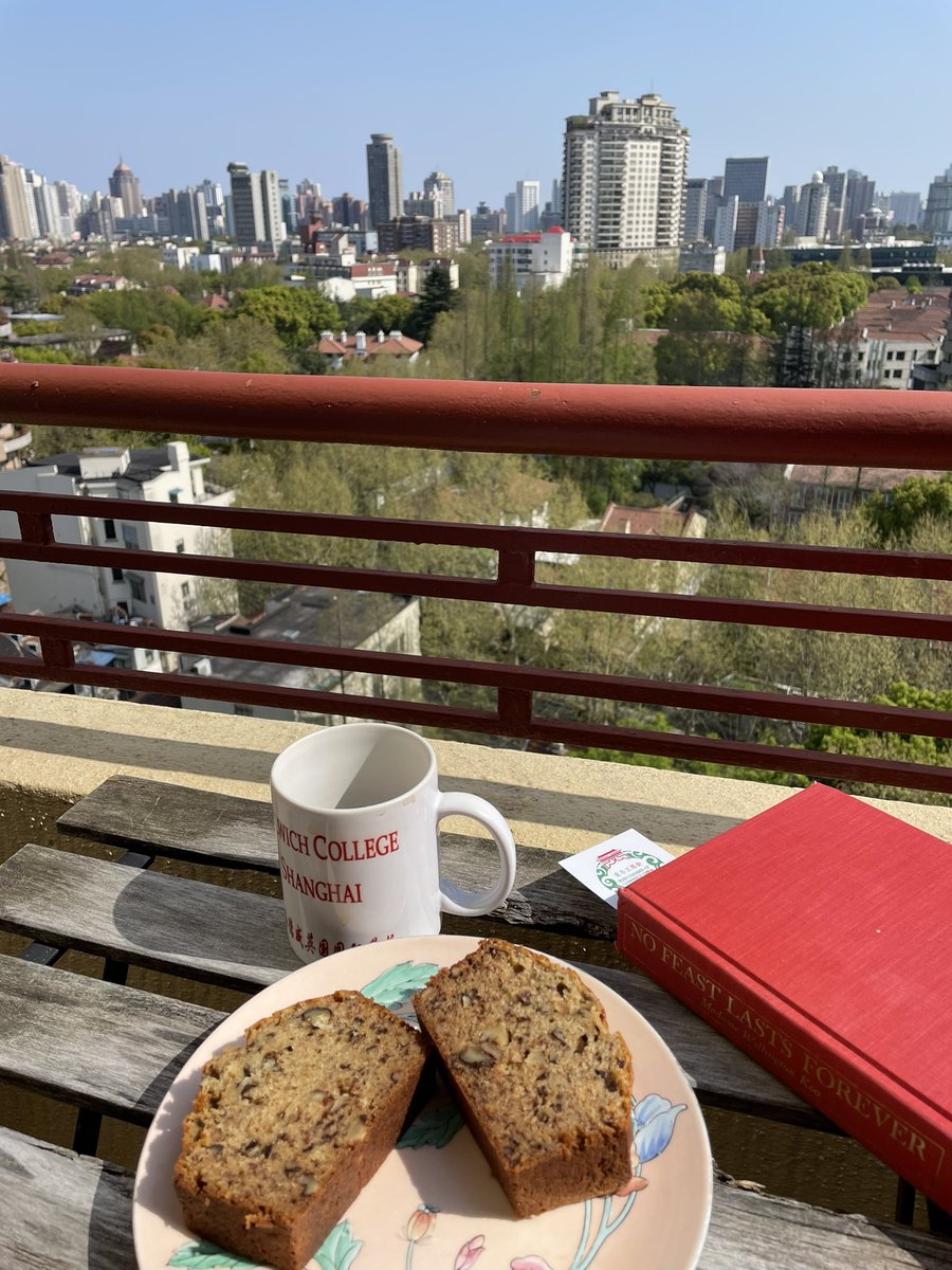 TMK_TinaManiK's tweet photo. The #baking portion of lockdown has commenced. #lockdownbaking #shanghailockdown #bananabread #shanghai https://t.co/eXAC56F7la