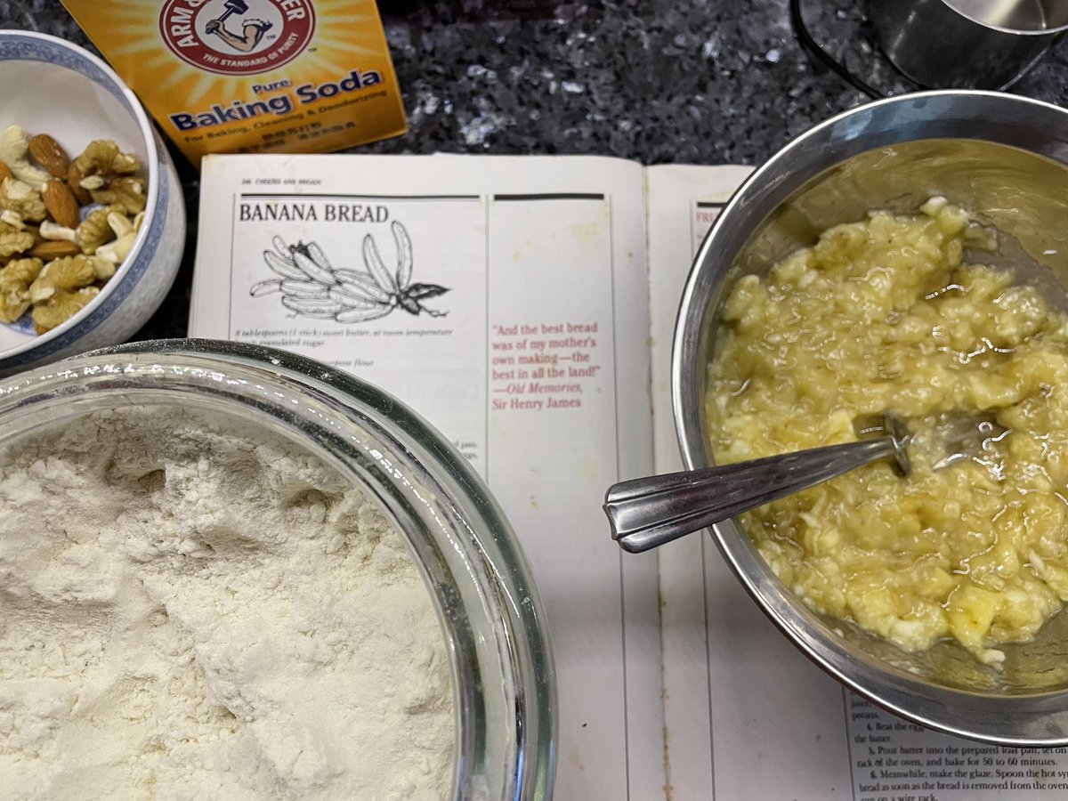 TMK_TinaManiK's tweet photo. The #baking portion of lockdown has commenced. #lockdownbaking #shanghailockdown #bananabread #shanghai https://t.co/eXAC56F7la