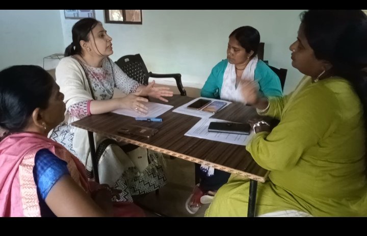 Tanvim_jaiswal's tweet photo. With @KhabarLahariya , the all women-led news organization is all set to celebrate it's 20years of empowerment,inspiration and movement...kudos to the team!!
@klmeera @KLKavita https://t.co/wNpCWvaidV