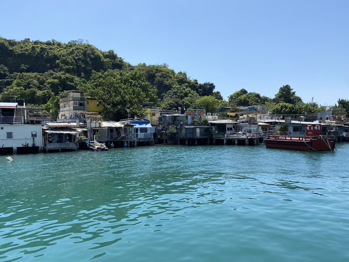 Enjoying the sunshine in Lei Yue Mun this morning… ☀️