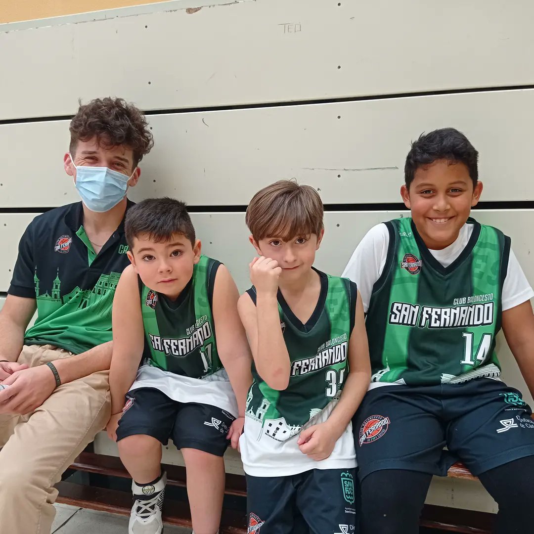 CBSFDO's tweet photo. Donde todo comienza, La Factoría!! 😊🏀
Gran encuentro frente a nuestros amigos de Adesa 80 Baloncesto Sanlúcar #BlueParrotOffShore 💚🖤🏀 https://t.co/TMX87aKPec