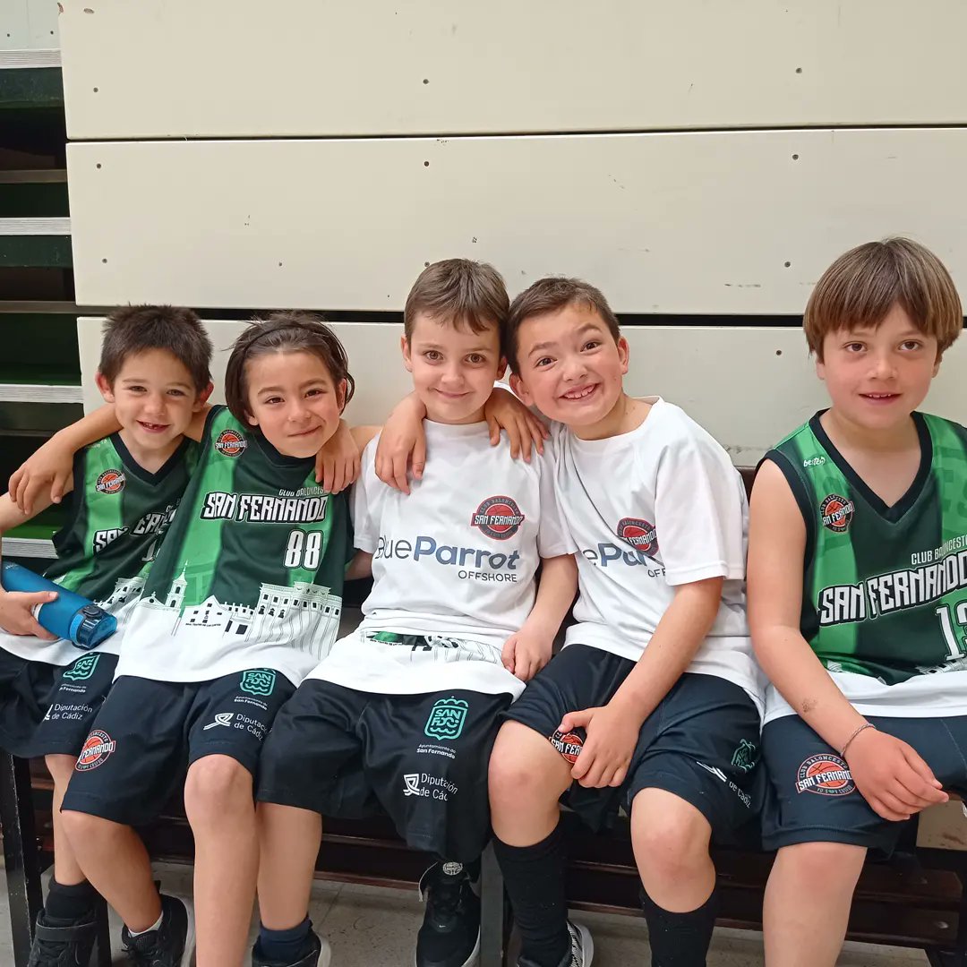 CBSFDO's tweet photo. Donde todo comienza, La Factoría!! 😊🏀
Gran encuentro frente a nuestros amigos de Adesa 80 Baloncesto Sanlúcar #BlueParrotOffShore 💚🖤🏀 https://t.co/TMX87aKPec
