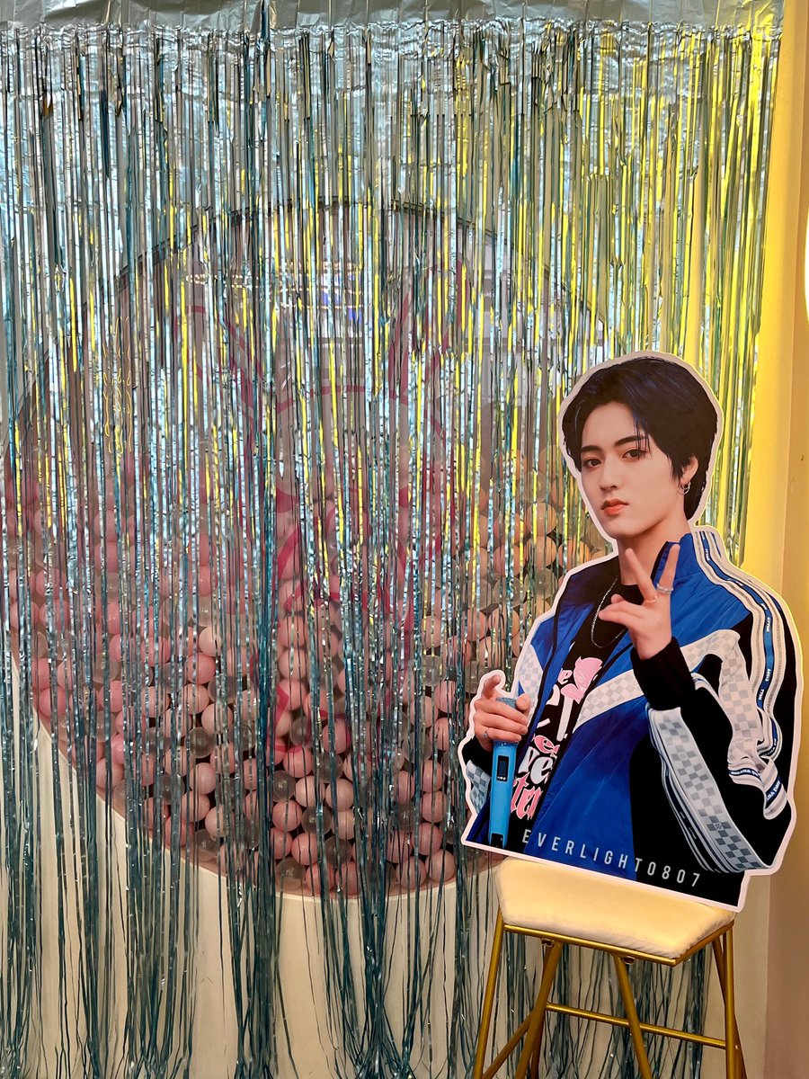 everlight0807's tweet photo. 🦋🌸 Haruto Café : #SpringTakesFlight Cupsleeve Event 🌸🦋

Thanks to everyone who celebrated #Haruto’s 18th bday with us yday 💙 So happy to see new faces &amp; some frequent attendees too. Hope you had a fun time 🤗

#HappyHarutoDay #하루토 #트레저하루토 #TREASURE @treasuremembers https://t.co/0sqg1bErYV