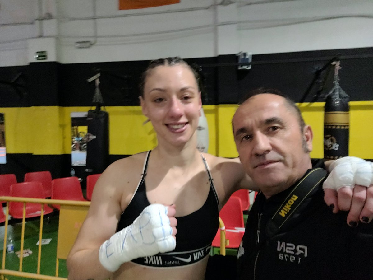 BoxingUnitres's tweet image. Esta noche en el programa declaraciones de @yoanita49 para comentar su debut como boxeadora profesional #boxeofemenino #boxeo profesional