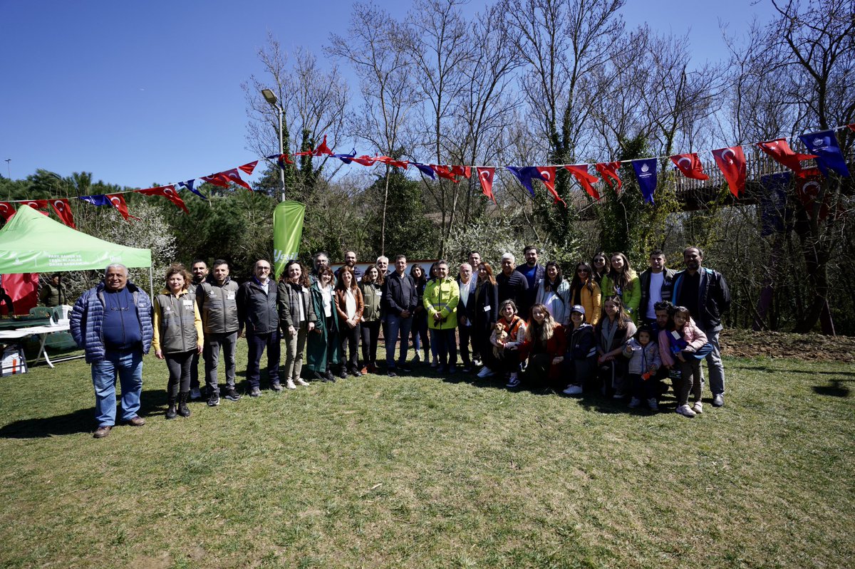 ekrem_imamoglu's tweet photo. İstanbul’a kazandırdığımız Atatürk Kent Ormanı aynı zamanda kuşlar için bir yuva ve geçiş bölgesi. Bugün kuş gözlemi etkinliğine katıldık ve İstanbul’un çok güzel kuşlarını fotoğrafladık. Bu ormanımızı mutlaka görün, gezin, gözlemleyin. https://t.co/BErIhxIMkr