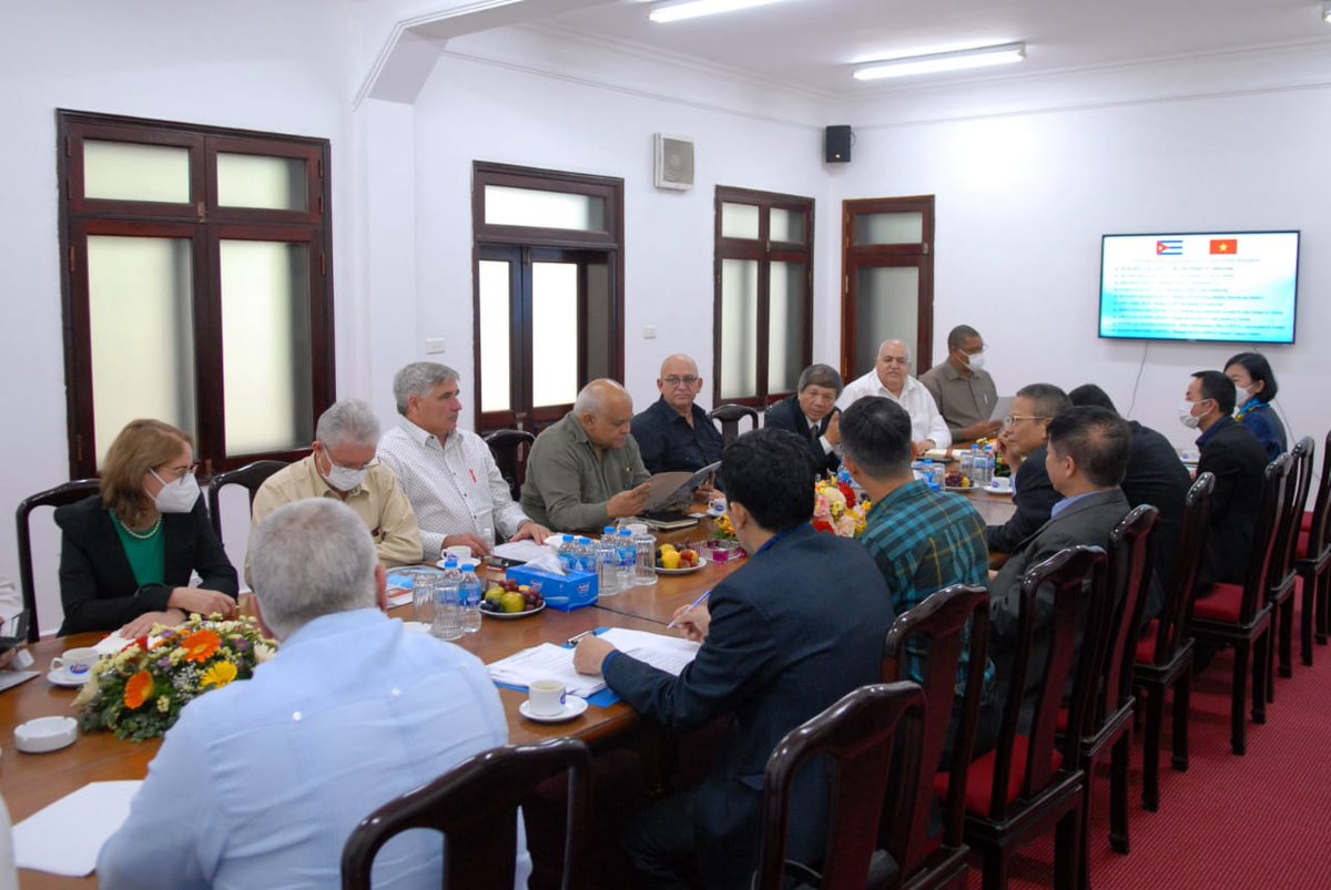 Realizamos encuentro en Vietnam con la corporaciòn LILAMA, organizaciòn especializada en la Construcciòn de obras industriales con màs de 60 años de experiencia. #RevoluciònesConstruir.