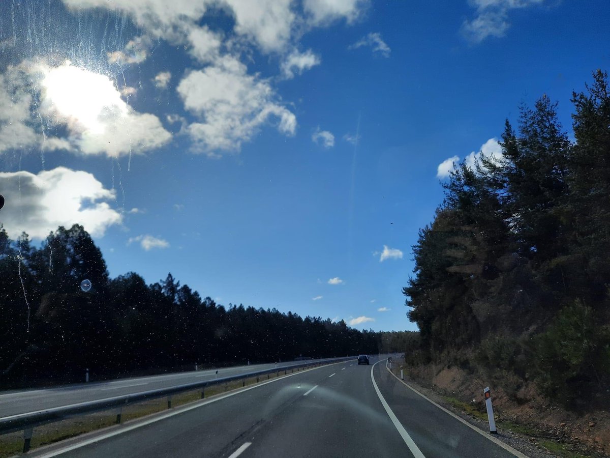 Manu_Vampa's tweet photo. Asturias-León, a las fotos las separa un túnel y 15 minutos de diferencia.
#Negron #Ap66 #Asturias #leonesp https://t.co/uiGYZ6CfvW