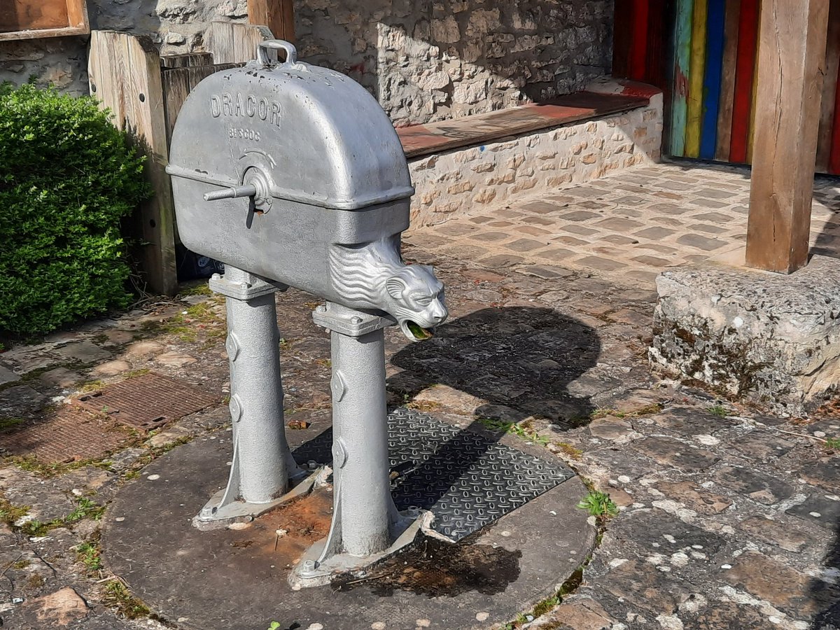 ch_hasenfratz's tweet photo. #Buhy sa #fontaine #dragor et son #lavoir sur l'#Epte
@JaimePatrimoine @PatrimoineRural #vexin #baladesympa #MagnifiqueFrance #FranceMagique @valdoise_adrt @SortiesValdOise https://t.co/nEOIhw7HjU