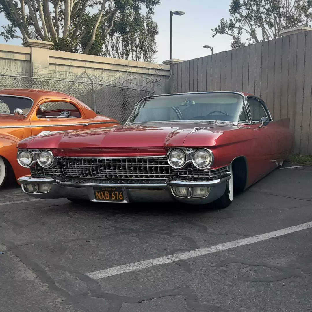 Henryloco559's tweet photo. We to the Deadends poster/car show event in Salinas California yesterday. It was a great event. Nice rides, great art and a great vibe. #locoatfua #henryloco #fresnoundergroundart #screenprintart #deadendmagazine #salinascalifornia #purocalifas #lownslow #californiacultura https://t.co/B6V0hjCIH0