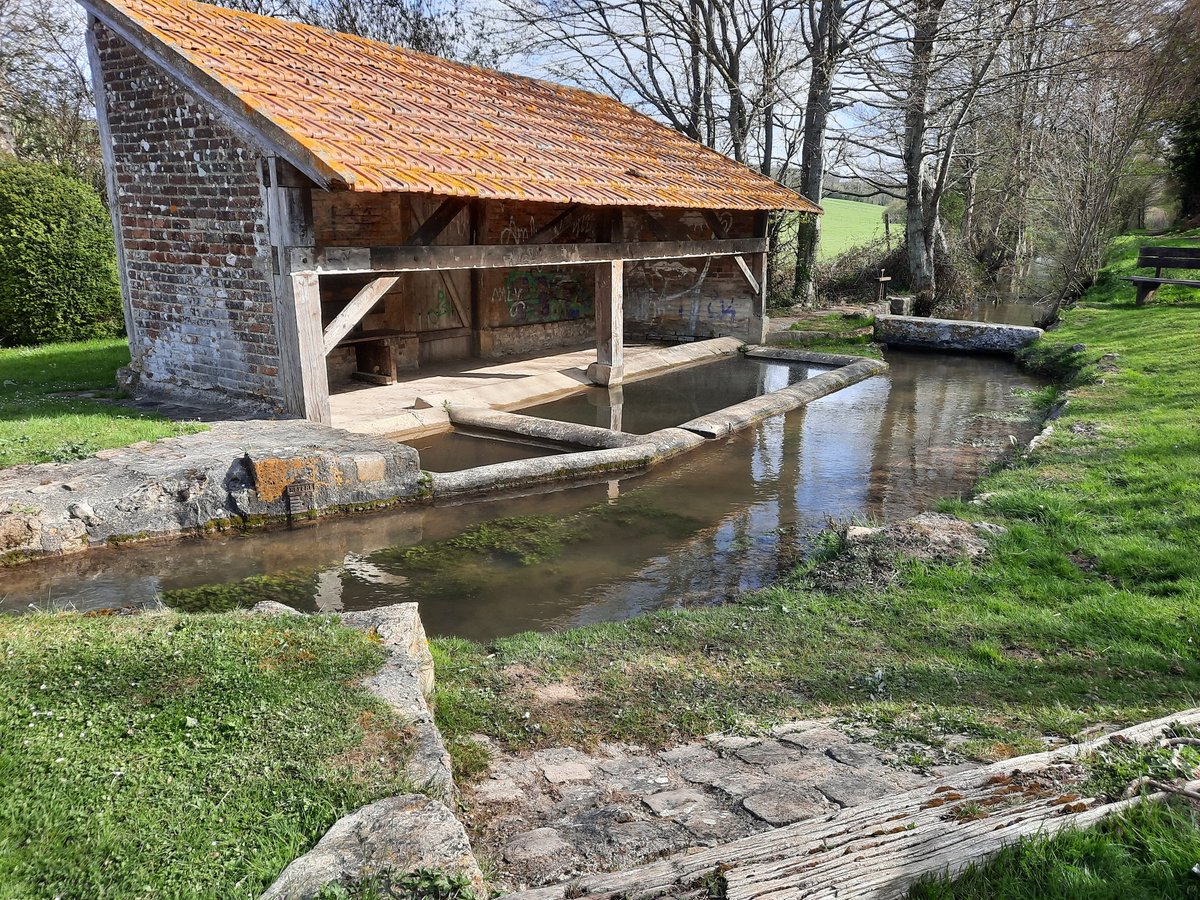 ch_hasenfratz's tweet photo. #Buhy sa #fontaine #dragor et son #lavoir sur l'#Epte
@JaimePatrimoine @PatrimoineRural #vexin #baladesympa #MagnifiqueFrance #FranceMagique @valdoise_adrt @SortiesValdOise https://t.co/nEOIhw7HjU