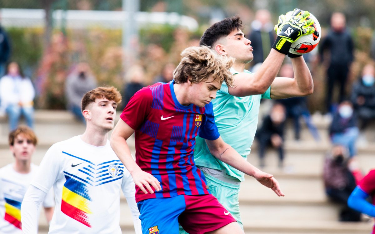 FCBmasia's tweet photo. ⌚️ FINAL

➖ Juvenil B 🆚 Gimnàstic Manresa ‘A’ (0-1)

⚽️ Ian Martínez

📝 El conjunt d’Iban Cuadrado cau per la mínima, trencant una ratxa de cinc jornades sense perdre, però es manté líder

🗓 J27 Lliga Nacional

#FCBMasia 💙❤️ https://t.co/zFqEVRIl1z