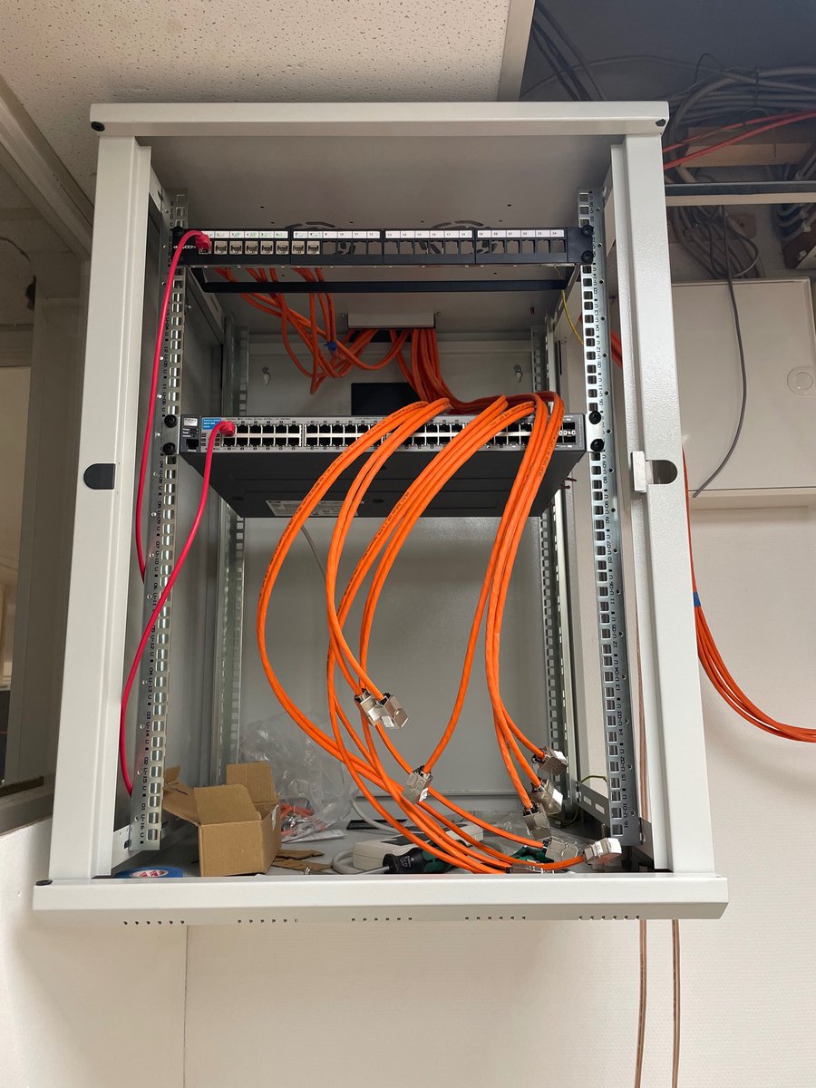 FREILab_de's tweet photo. Die Erweiterung ist fast abgeschlossen. Nächste Woche installieren wir unser neues Netzwerk. https://t.co/CmnGy8lxcp