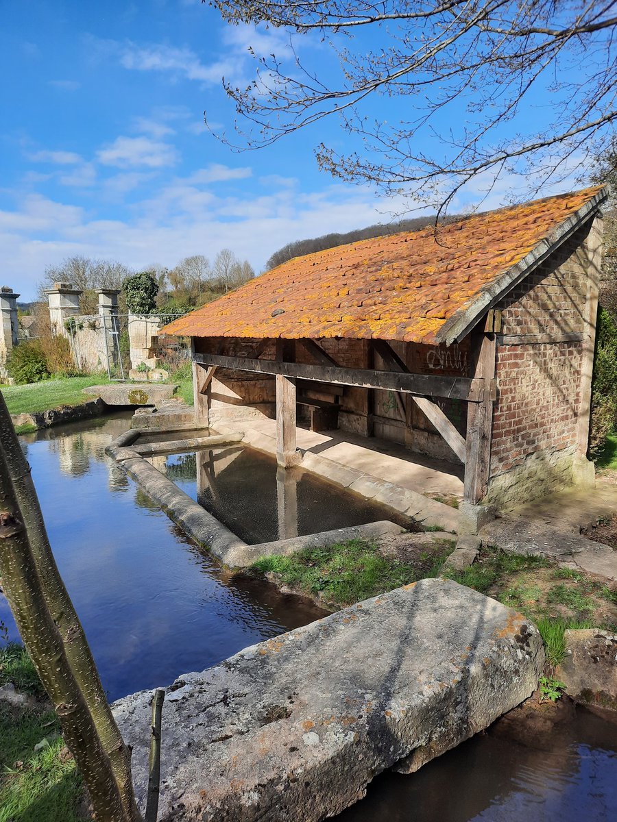 ch_hasenfratz's tweet photo. #Buhy sa #fontaine #dragor et son #lavoir sur l'#Epte
@JaimePatrimoine @PatrimoineRural #vexin #baladesympa #MagnifiqueFrance #FranceMagique @valdoise_adrt @SortiesValdOise https://t.co/nEOIhw7HjU