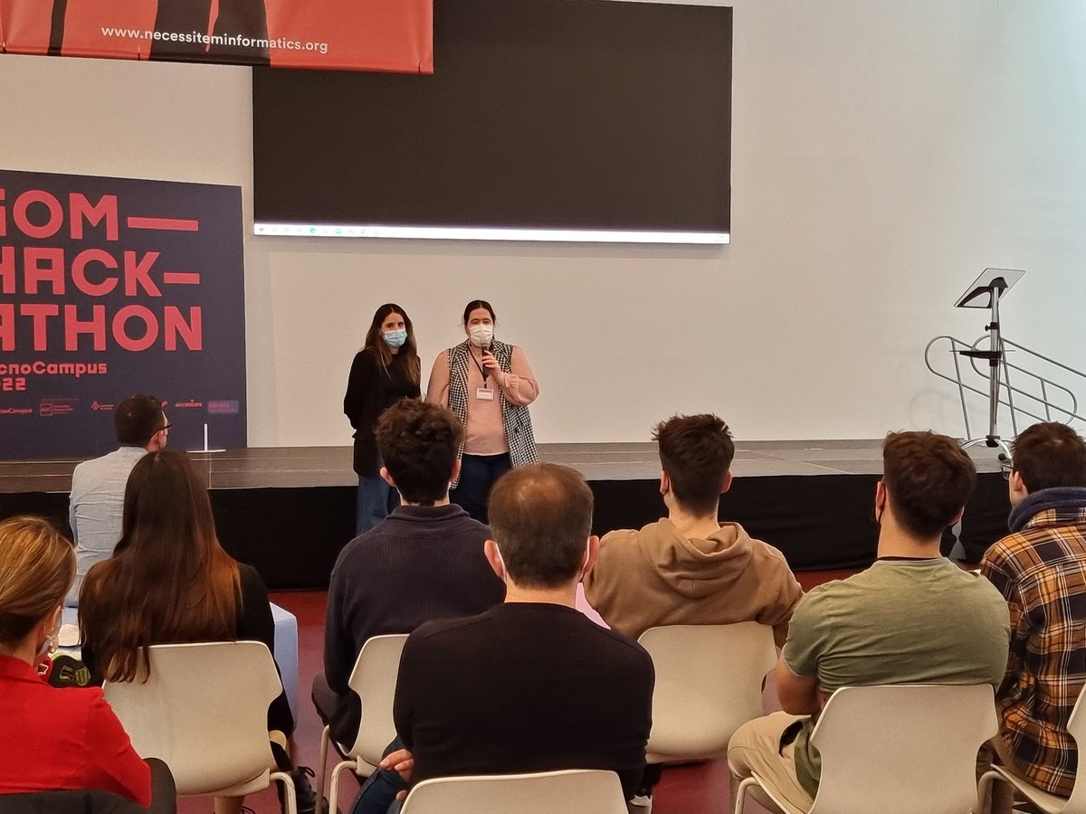 TecnoCampus's tweet photo. Després d'un resum audiovisual d'aquesta experiència i un petit speech d'@Accenture donem pas a l'entrega de #premis 🏆 de la #SomHackathon22 @SomMobilitat @Eurecat_news @AccentureSpain 🤩 https://t.co/hwVjjfuaPo