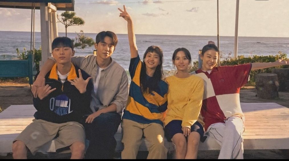 pwetiesgurll's tweet photo. Terlepas dari TvN minta tumbal. Ending 2521 realistis banget, keren sih. Setiap karakter punya endingnya masing-masing. Buat hee do sama yi jin "Mereka sakit kalo gak bareng, tapi lebih sakit lagi kalo mereka memaksa untuk bersama" #TwentyFiveTwentyOneEp16 #NaHeedo #BackYiJin https://t.co/F6Q0bD2wcp
