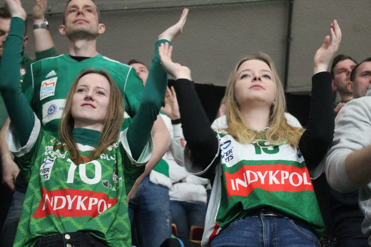 azs_olsztyn's tweet photo. Dziękujemy naszym Kibicom SSPS AZS Olsztyn  za doping - byliście niesamowici 💚 Liczymy na Was także w fazie play-off 💪 https://t.co/IBAFbvojcA