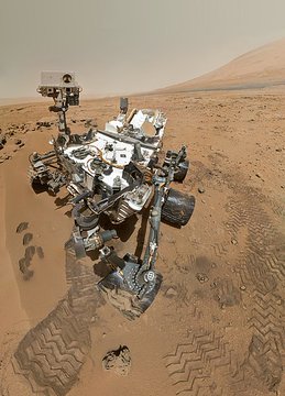 Rainmaker1973's tweet image. This is the difference after 7 years of Mars. The rover Mars Curiosity in its selfie on October 31, 2012 (Sol 84) vs its selfie on October 11, 2019 (Sol 2553) [Source: buff.ly/2RsddDQ, buff.ly/2TZNLaw]