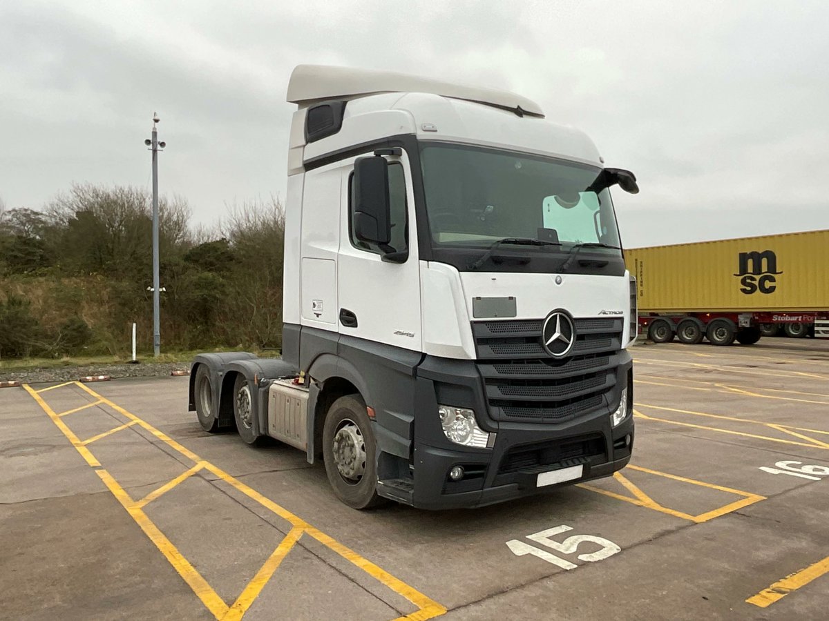 2ndHandTrucks's tweet photo. 2017 (67) Mercedes-Benz Stream Space in stock now! Call Matt now on 07980 100 200 to drive away today! #instock #mercedes #streamspace #maritimetransport #maritimetrucksales #secondhandtrucks #calltoday #qualitytrucksales https://t.co/Lzb9HFKGHC