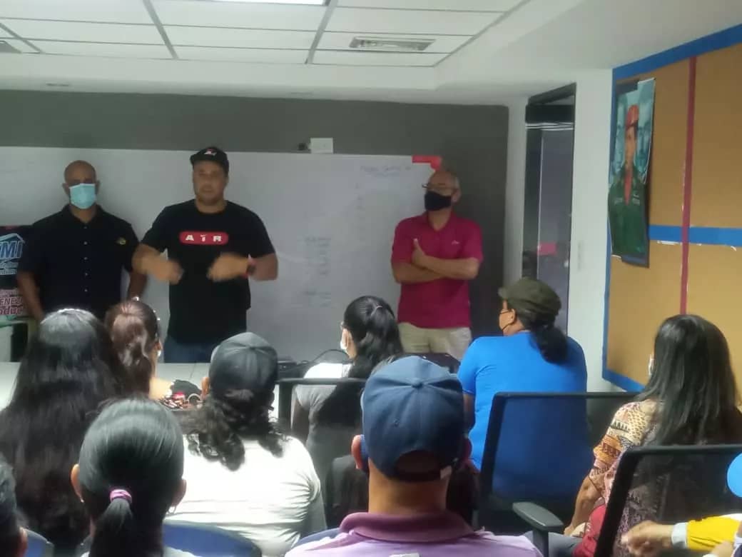 psuvislacoche's tweet photo. Con la finalidad de seguir potenciando a nuestro pueblo emprendedor e impulsar la economía local, regional y nacional, más de 50 cochenses recibieron formación en el INAPYMI, durante un encuentro en el que estuvo presente nuestro líder municipal @freddyjserrano 

@PSUV_NE https://t.co/7XicnYrhaZ