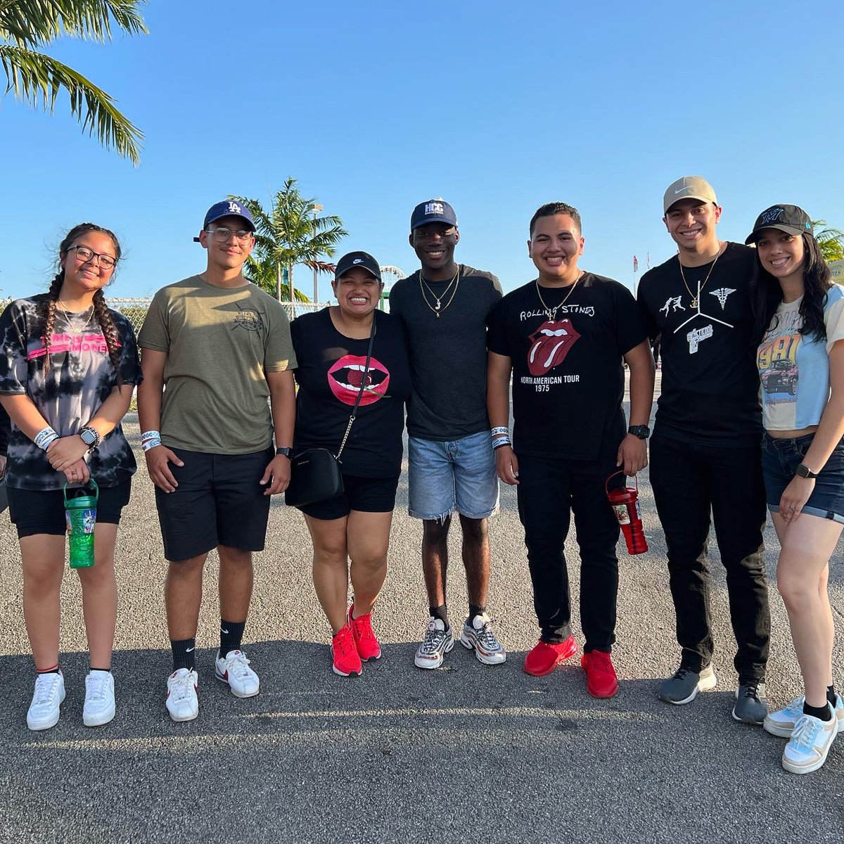 CarlaGonzalez12's tweet photo. The youth fair with some of my favorite people in this world was epic 🎪. Quality time with my kids and my prince is priceless 💚 Their smiles was worth that furious heat ☀️☀️ #OneTeamOne❤️ #Post122 #FamilyAboveAll https://t.co/vw4Bkr6Bv5