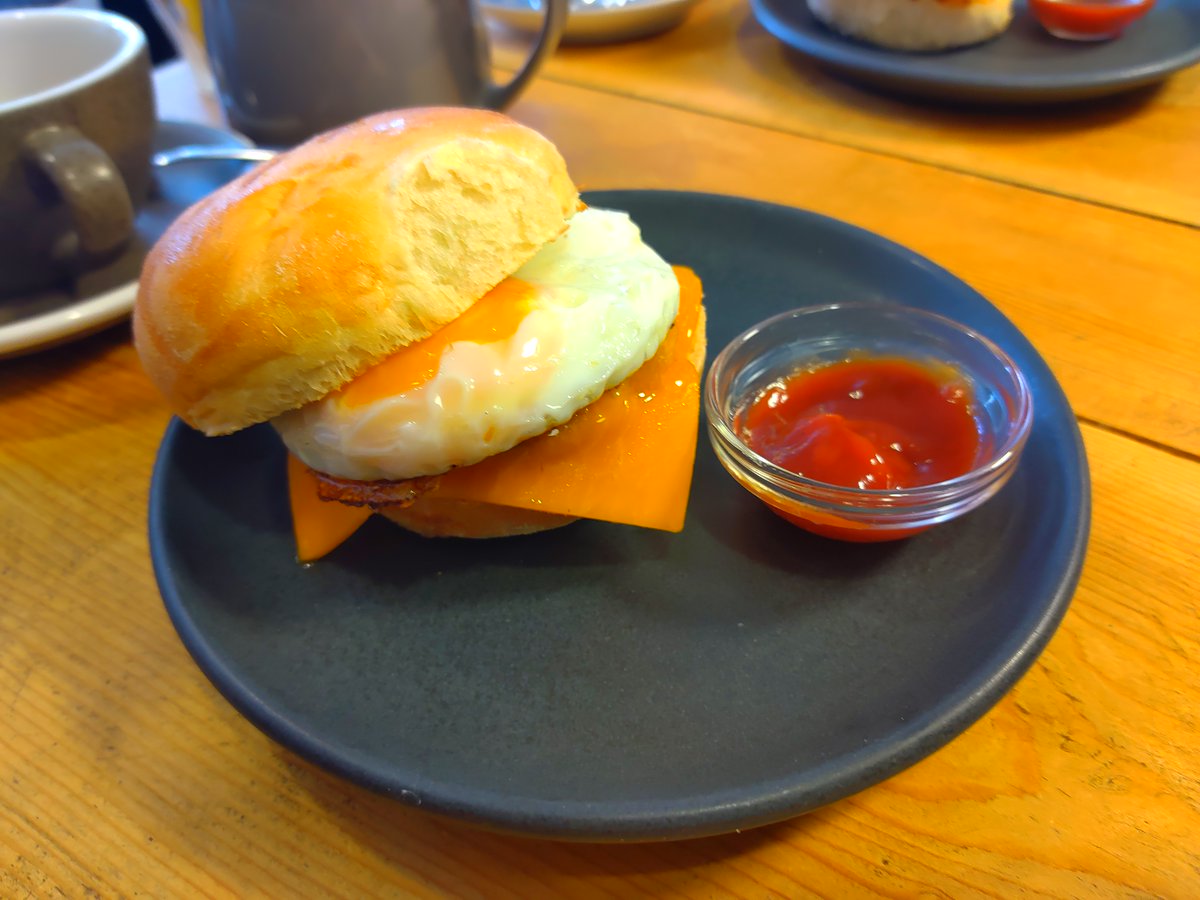 Who doesn't love a sausage or halloumi muffin - one of the faves on our menu!

#coffeeshop #independentcoffeeshop #supportlocal #grindantamp