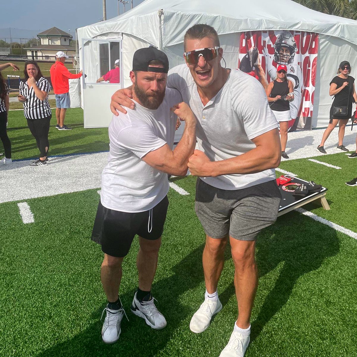 RobGronkowski's tweet photo. The squirrel has grown out his fur, this guy’s fluffy! @Edelman11 🐿 https://t.co/jyOsnIc7aN