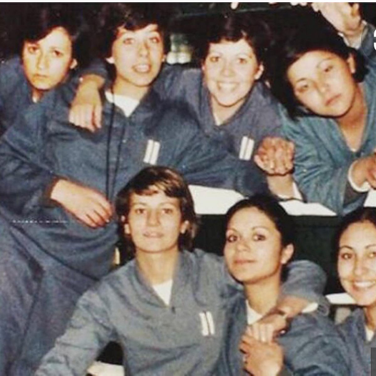 fMartinFu's tweet photo. Algunas de las veteranas de Malvinas. No las "mujeres" que "asistieron" a los soldados de la guerra. Cumplieron un rol fundamental en la guerra y deben ser reconocidas y reivindicadas como veteranas de guerra. https://t.co/B0t95U5CdB