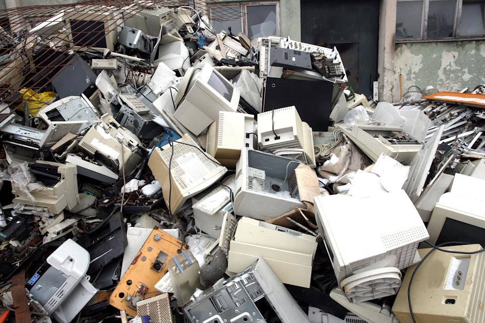 alvarom_cons's tweet photo. La cooperación de gobierno y ciudadanos a la hora de reciclar es crucial. El trabajo de uno no sirve de nada sin el otro. Opto por la lucha contra la obsolescencia programada para evitar una mayor cantidad de residuos contaminantes. #Recicle #4ESOCCs21 #LdTsPODCAST21 #AMLCCs21 https://t.co/tjbvWCTD6I