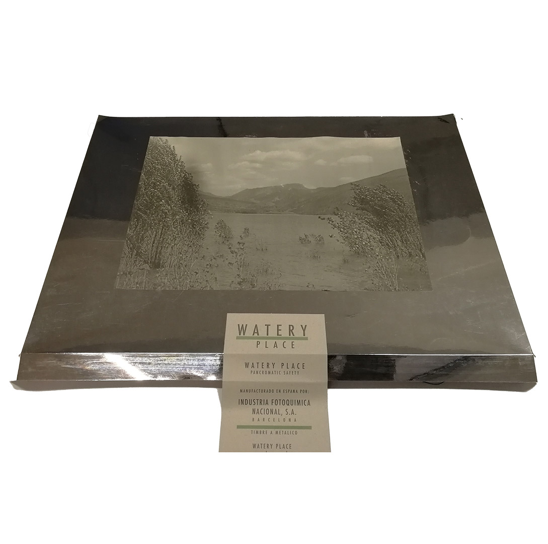 BOX. UNBOX 
An exhibition by Sille Juline Høgly Pedersen, Ane Bonde Rolsted,
Ali Roshanzamir, paula roush, Sarah Schorr, Bodil Soh 
At GODSBADEN Opening April 8, 2022
Info at  godsbanen.dk/kalender/box-u…
So proud to be part of this collective project