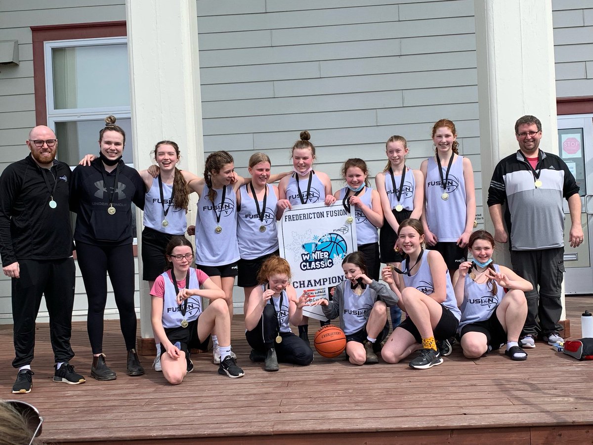 quentingdes's tweet photo. What a Basketball season!! 3 gold medals, a 29-5 record with the most amazing group of girls and parents. They workes incredibly hard all year and came away 3x Champions! The ceiling is high for this group. https://t.co/jEv7r8y4qC