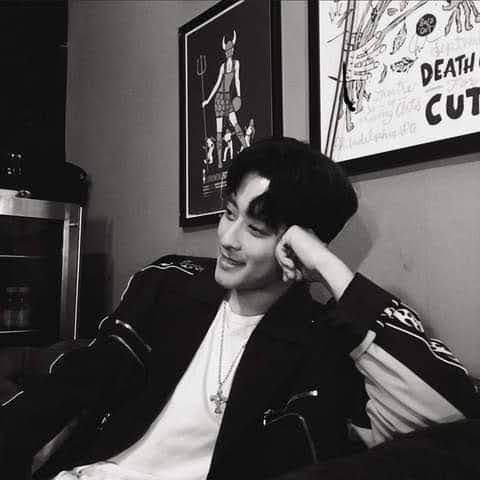 Flor75939832's tweet photo. Sigo sin poder creer que en unas horas J. Seph estará de vuelta.
Lo extrañaba tanto y la idea de volverlo a ver actuar en los escenarios me motiva a seguir sonriendo durante todo este día.
#JSEPH_IS_BACK #WELCOMEBACKJSEPH
#KARD #JSEPH https://t.co/rJzKqi8FyT