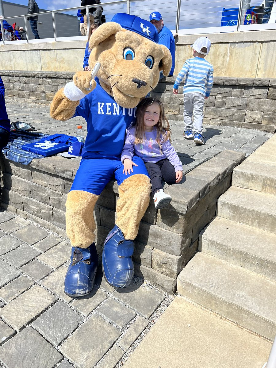 bnread2's tweet photo. #WeAreUK Great day for baseball! https://t.co/K7422lwZDb