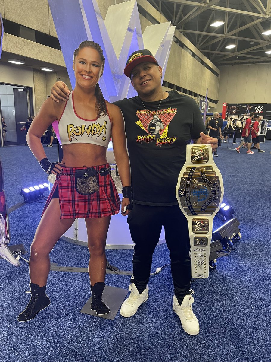pachecod18's tweet photo. @RondaRousey ❤️ https://t.co/t9EX3IUiR4