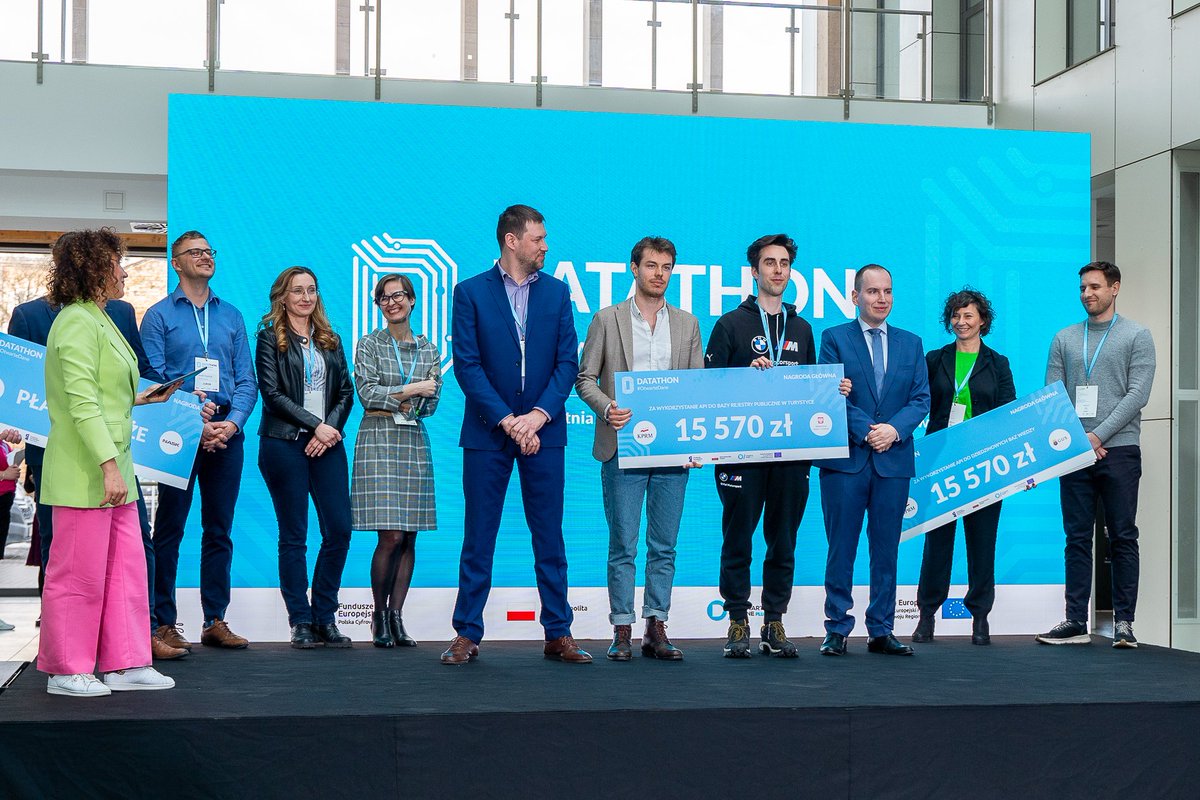 hackathongovpl's tweet photo. Nagrodę w kategorii "Wykorzystanie API do bazy Rejestry publiczne w Turystyce Ministerstwa Sportu i Turystyki" otrzymuje zespół SUPER TEAM. To był strzał w 10! 
@SPORT_GOV_PL #Datathon #OtwarteDane #hackathon https://t.co/gF1nCK9l8s