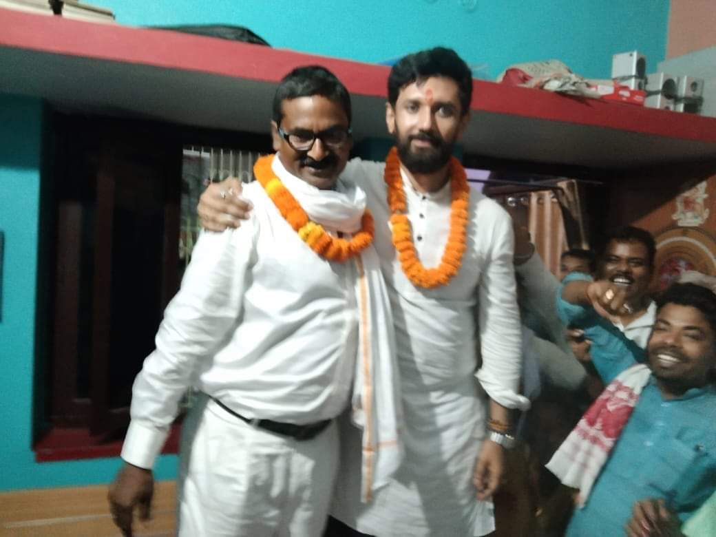 LJP4India's tweet photo. आज हाजीपुर, जिला वैशाली में लोजपा (रामविलास) के राष्ट्रीय अध्यक्ष आदरणीय श्री @iChiragPaswan जी की मौजूदगी में रालोजपा के प्रदेश महासचिव श्री रणविजय चौरसिया जी ने पुनः पार्टी की सदस्यता ग्रहण की। https://t.co/wfZFUJqFq6