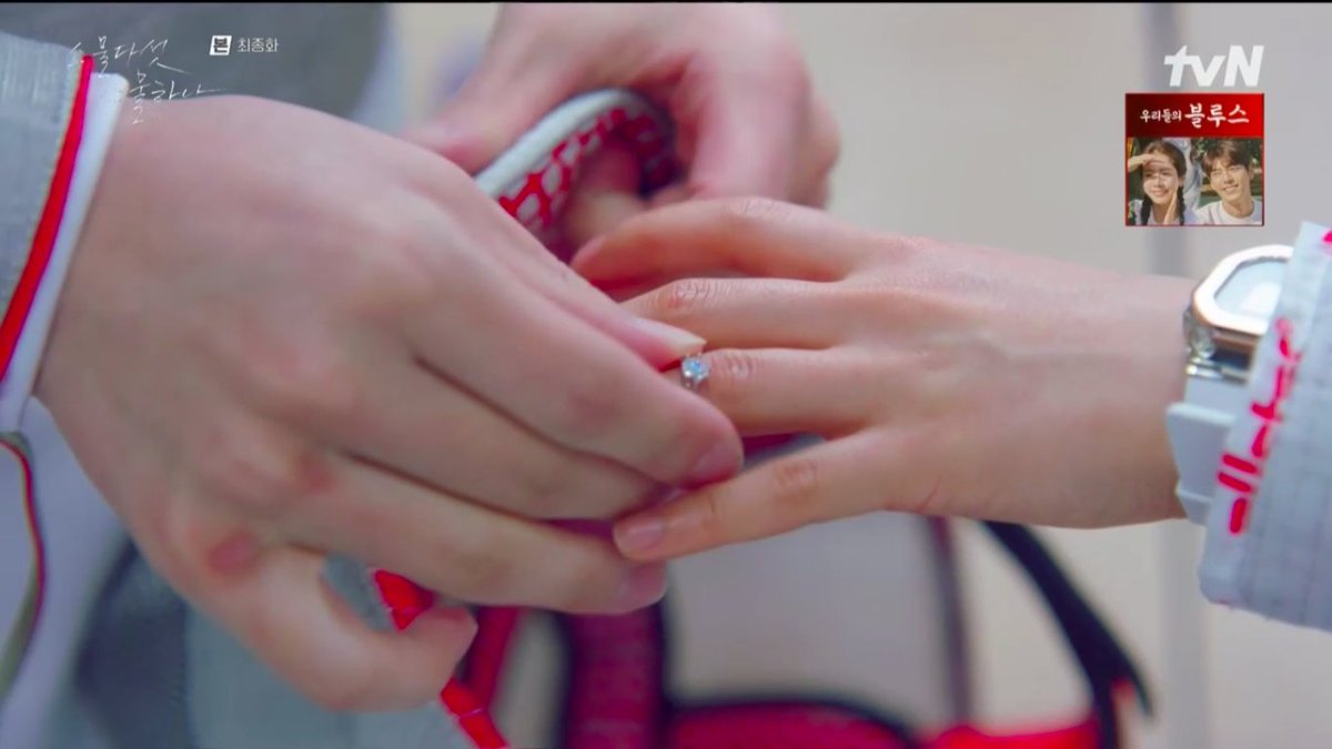 hannagyeongs's tweet image. I know some of you are angry they could make Yoorim and Jiwoong endgame, but not Baekdo. But it's actually really simple. 

Communication. Their love may not have been as deep as Baekdo's at the start, but their goals were always clear. 
#TwentyFiveTwentyOne