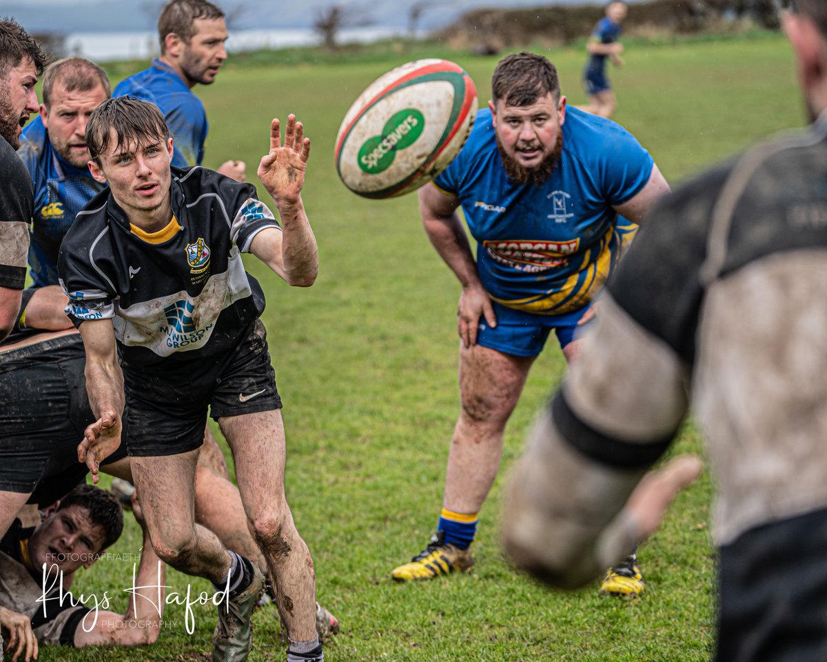 .@Aberaeronrugby  v @PDHRFC 
An important win for the home team.
Also, the gate money from the game will be donated to the Ukraine Appeal.👏
🔵🟡 🇺🇦🏴󠁧󠁢󠁷󠁬󠁳󠁿
#gwylanod #oneaeron 
•
•
•
#Rugby #rugbyfamily #rugbypicture #Aberaeron #Rugbylife #sportsphotography #rugbyphotography