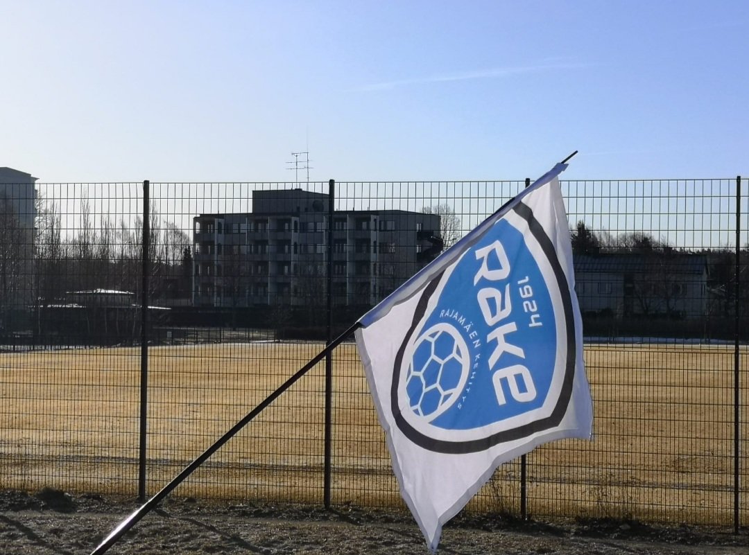 TimoSilakka81's tweet photo. Kiitos Turku, olit meille hyvä.

- Mistä toi RaKe on?

Rajamäeltä.

- Missä on Rajamäki?

Nurmijärvellä.

- Missä on Nurmijärvi?

#RaKe
#pronssia 
#jalkapallo 
#Turku https://t.co/NYRdxzGLg4