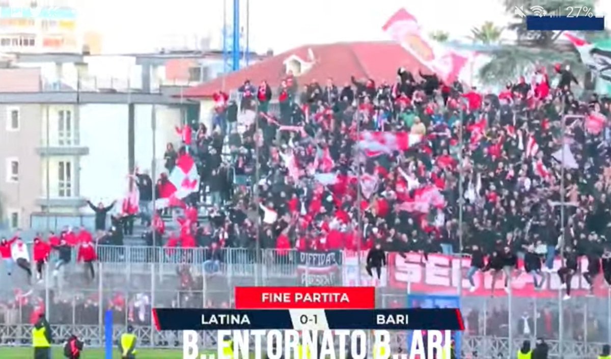 SSCBARIFRANCE's tweet photo. CHAMPIIIIION ! LE #SSCBARI L'A FAIT! #BARI RENAIT, BARI EST EN SÉRIE B !!! CHAMPION DE SERIE C POULE C AVEC 75 POINTS À 3 JOURNÉE DE LA FIN ! ⚪🔴 QUE D'ÉMOTION ! 🥰 https://t.co/4lvU6STtux