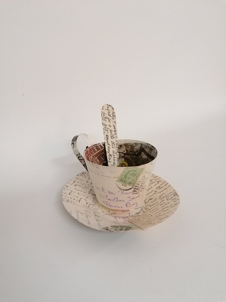 paperjennifer's tweet photo. This was a lovely order sent out a few weeks back- more are on the desk this week ready to restock my @madebyhanduk shop...
#jennifercollier #papersculpture #papercup #papersaucer #paperspoon #cupsaucerandspoon #stitchedpaper #recycledpaper #vintagepostcards #teacup #paperteacup https://t.co/9aPeGLx7JT