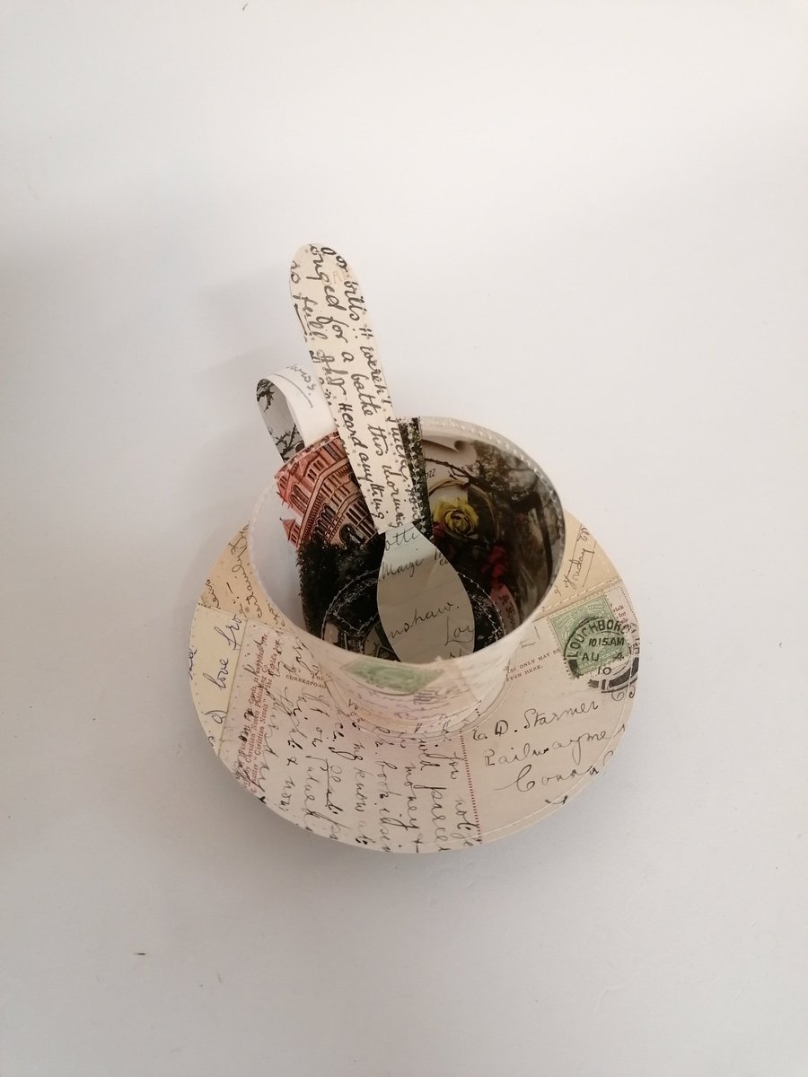 paperjennifer's tweet photo. This was a lovely order sent out a few weeks back- more are on the desk this week ready to restock my @madebyhanduk shop...
#jennifercollier #papersculpture #papercup #papersaucer #paperspoon #cupsaucerandspoon #stitchedpaper #recycledpaper #vintagepostcards #teacup #paperteacup https://t.co/9aPeGLx7JT