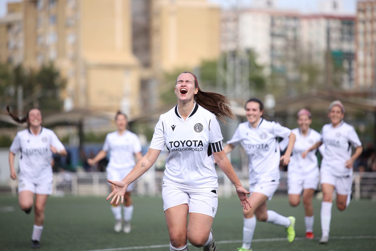 ClubAtlCentral's tweet photo. 🤩👏 ¡¡¡CENTRAAAAAAL!!!

💯🔝 Primera ronda de #PlayOff superada frente al #Honeyball (0-3). ¡ENORMES, CHICAS! ¡SEGUIMOS!

@CAC_Fem

#CACFem ⚫⚪⚽️ https://t.co/rEZ2SQIPnx