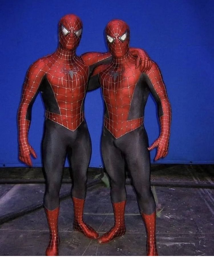 RT @TobeyGifs: Tobey Maguire In Set of 
Spider-Man 2 (2004) https://t.co/WKWVrBpuDI