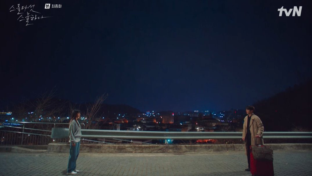 baekdothinker's tweet photo. anyone also noticed how their first meet up at that alley was day/light but their break up was night/dark? it just signifies how their life brightened by just meeting each other but suddenly darkened by going different ways..😭💔

#TwentyFiveTwentyOneEp16 #TwentyFiveTwentyOne https://t.co/bzB7lEEAjZ